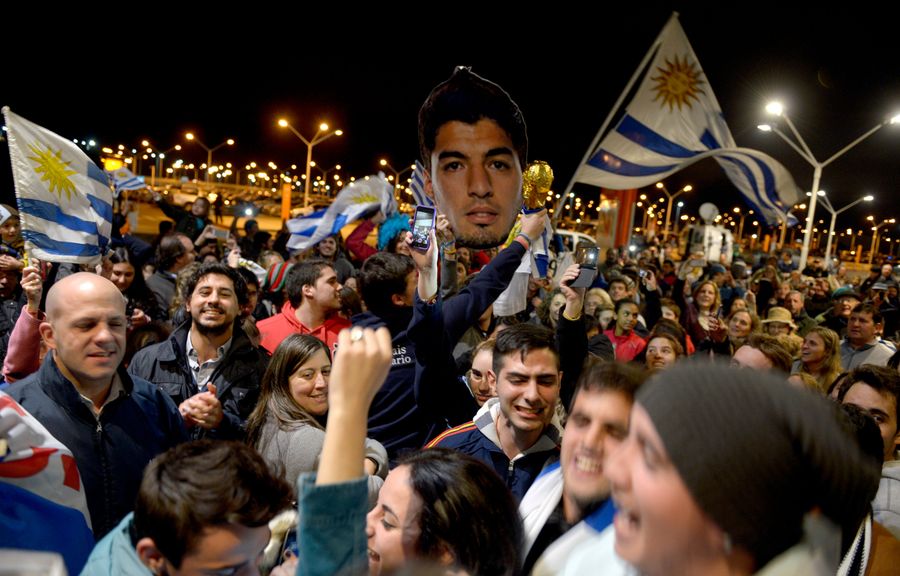 Luis Suarez Apologizes For Biting