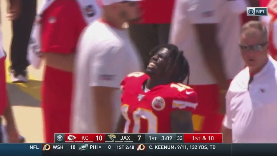 Chiefs WR Tyreek Hill Taken To Hospital After Shoulder Injury