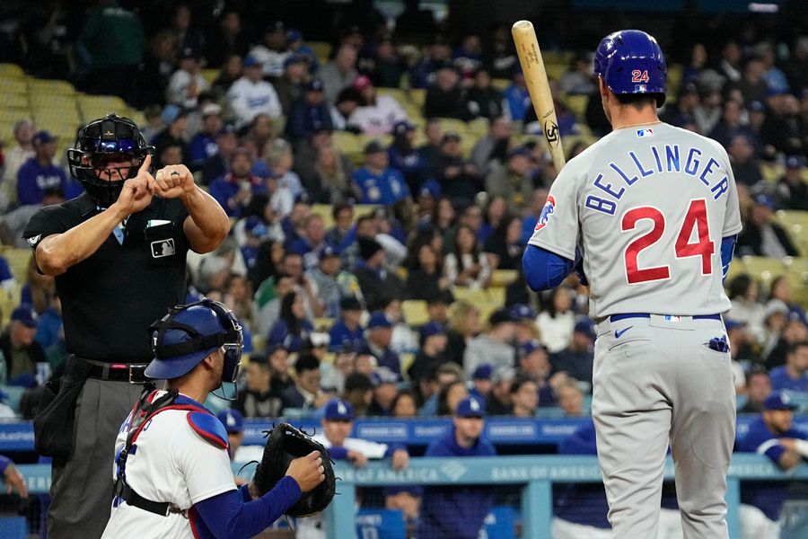 Ump gives us Idiot of the Month-able moment during Dodgers-Cubs game