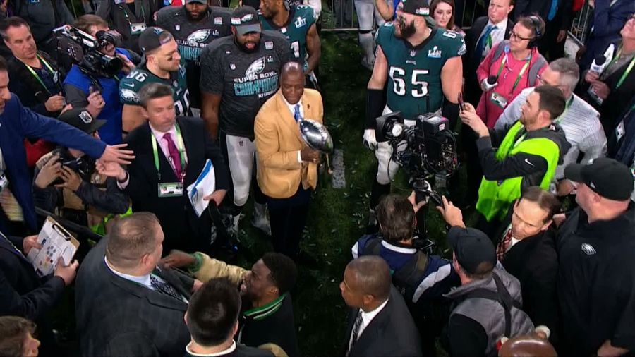 Kevin Hart Attempts To Scale Trophy Podium, Denied By Much Larger Man