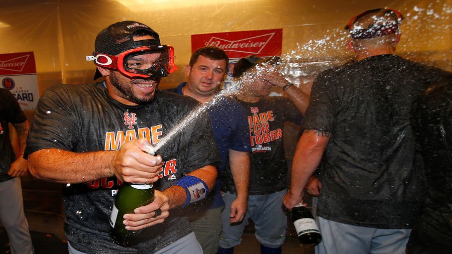 Mets&#39; Playoff Celebration Includes Completely Naked Guy