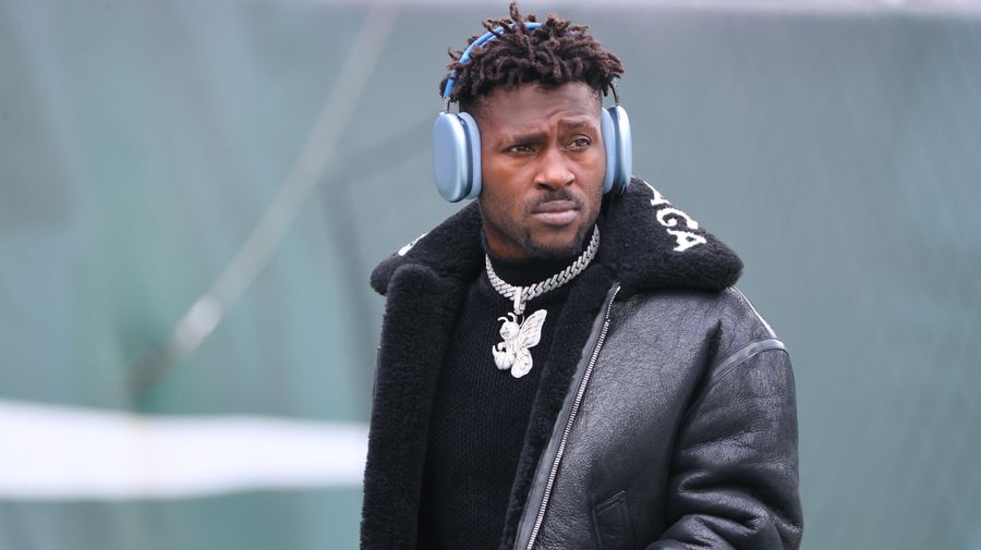 Antonio Brown seeks attention, claims he's making NFL return