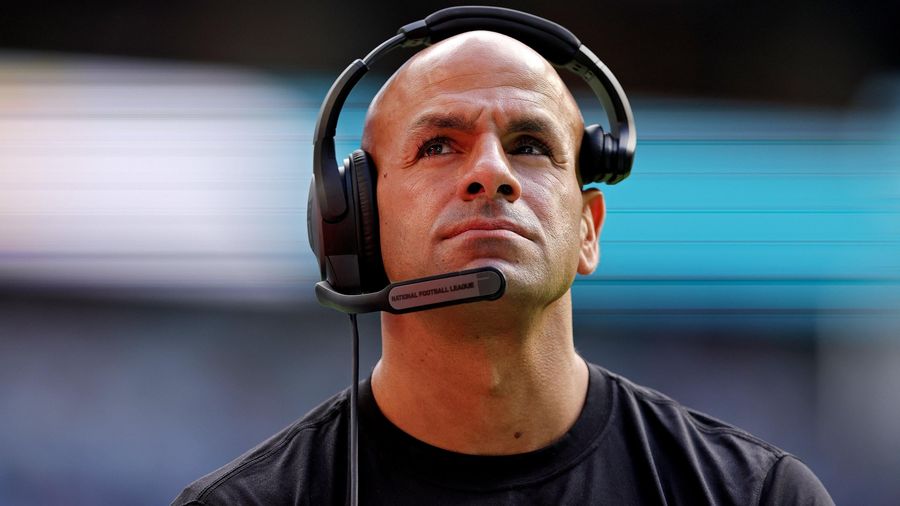Hello darkness my new friend, because Aaron Rodgers likes it