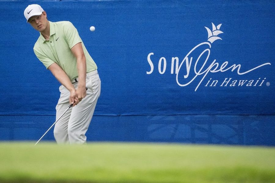 Cam Davis jumps on top at Sony Open in Hawaii
