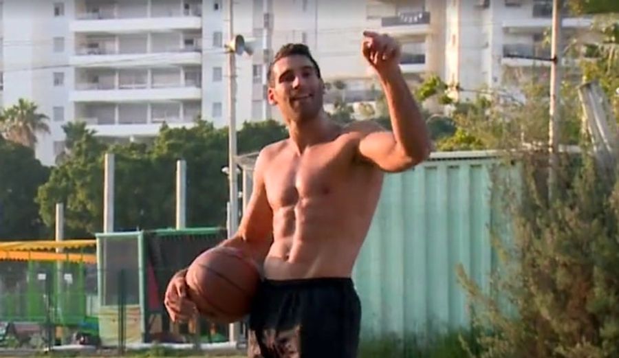 Shirtless Goober Roams Israel Profanely Challenging Pros, Because Ball Is Life