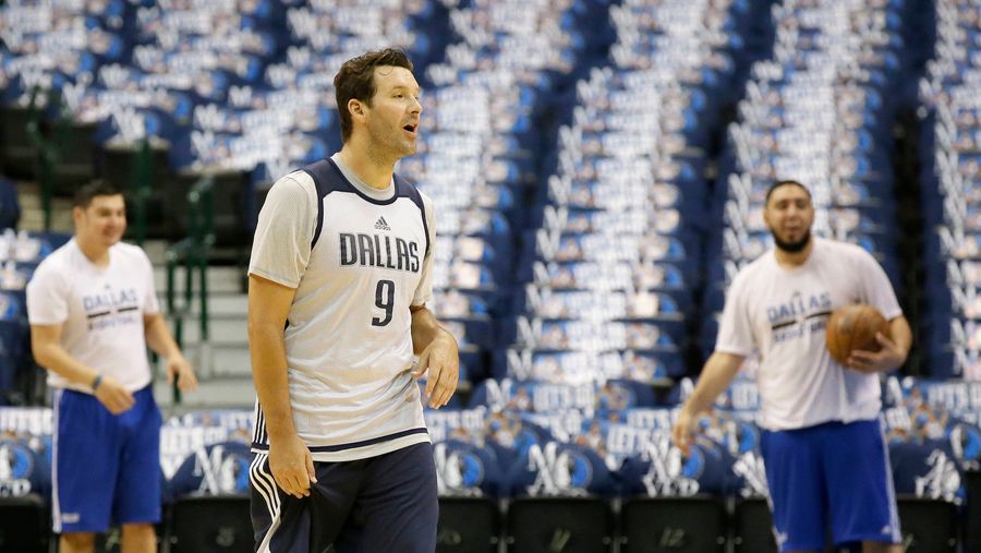 Tony Romo's Jumper Is Wet