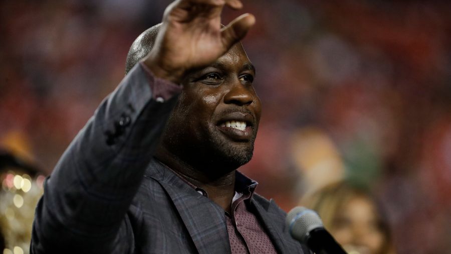 Of Course The Skins Misspelled London Fletcher's Name During His Ring Of Honor Ceremony