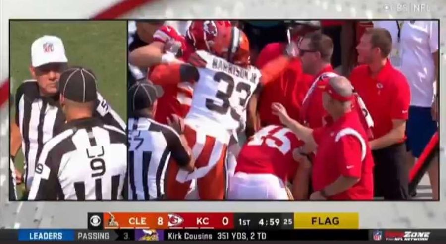 Browns player ejected after he shoves Kansas City coach in the throat