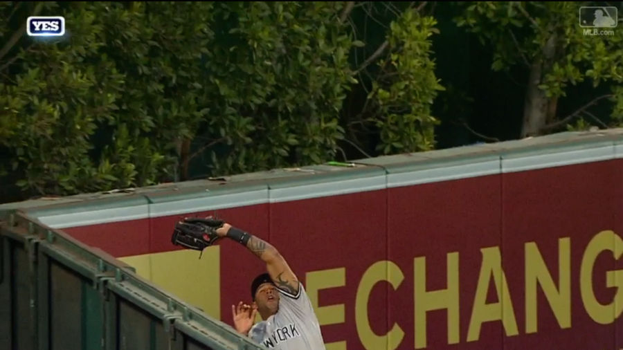 Aaron Hicks Robs Angels Of Grand Slam With Leaping Catch Over The Wall