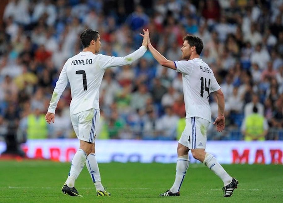 Xabi Alonso Forced To Apologize To Ronaldo For Stupid, Fake Controversy