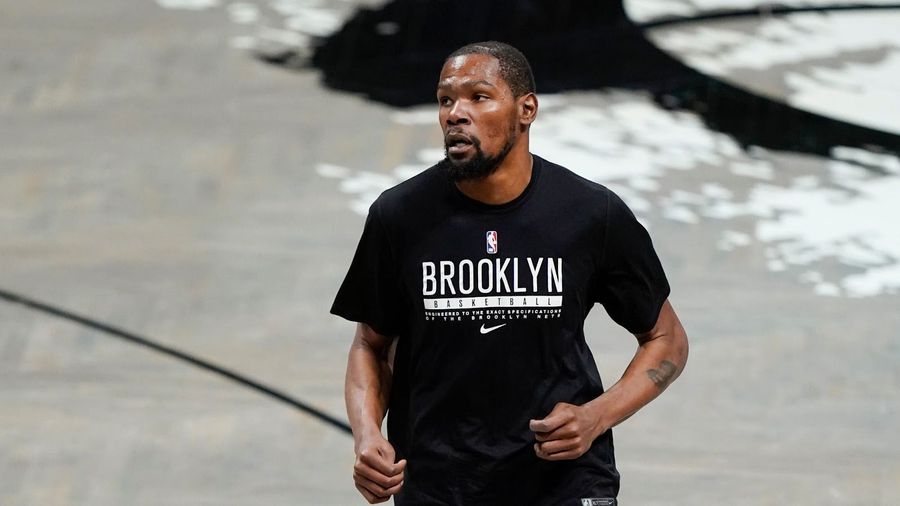 Like most of us, Kevin Durant can’t stay off Twitter (even though <i>he</i> probably should)