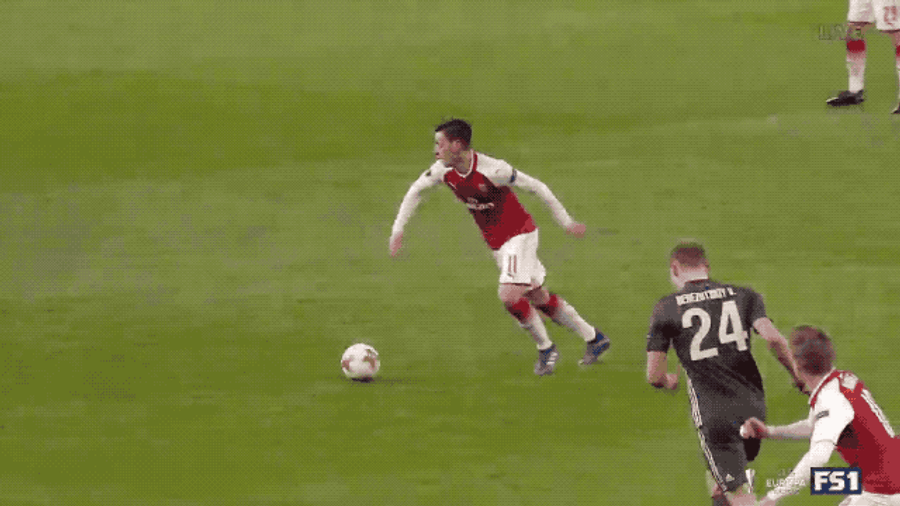 Aaron Ramsey's Side-Foot Volley <i>Golazo</i> Is Cool As Hell