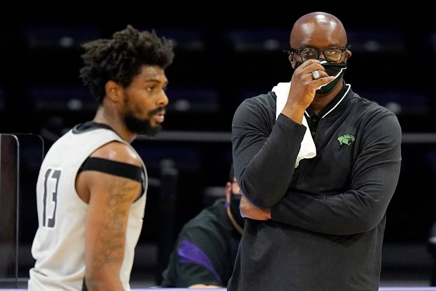Duke’s women’s team wasn’t the only basketball program to suspend its season last week