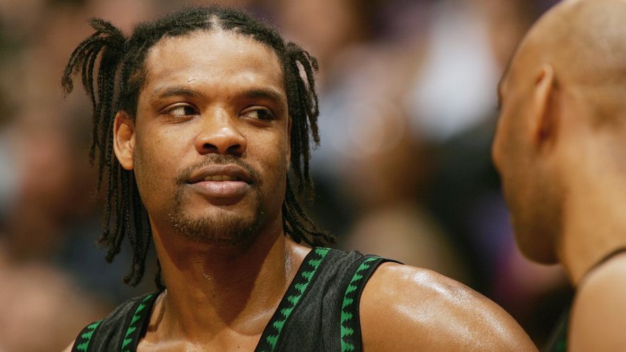 That&#39;s Not Actually Latrell Sprewell You&#39;re DMing With<em></em>