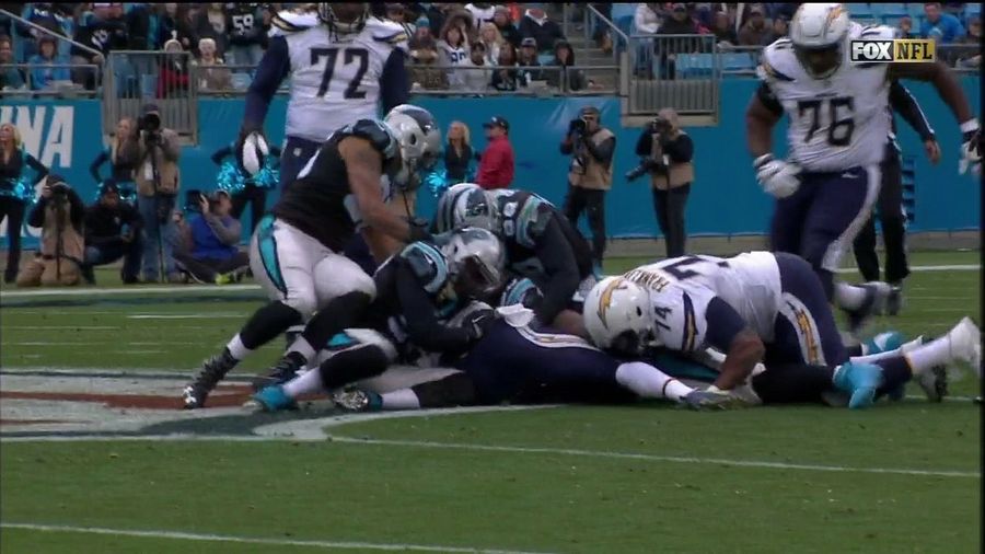 Chargers RB Melvin Gordon Carted Off With Hip Injury After Trying To Recover Fumble