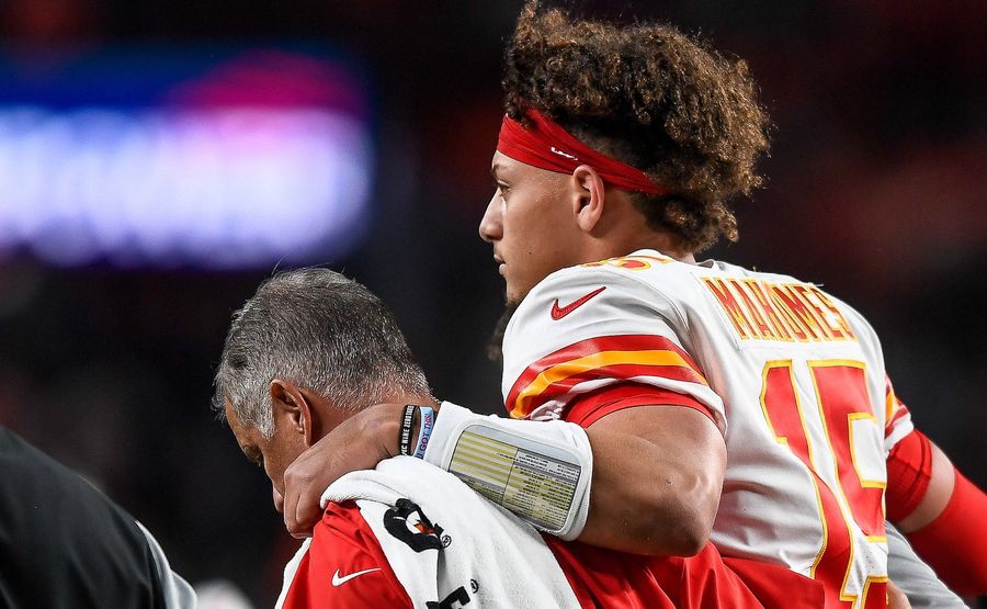Report: Patrick Mahomes Avoids Major Knee Damage