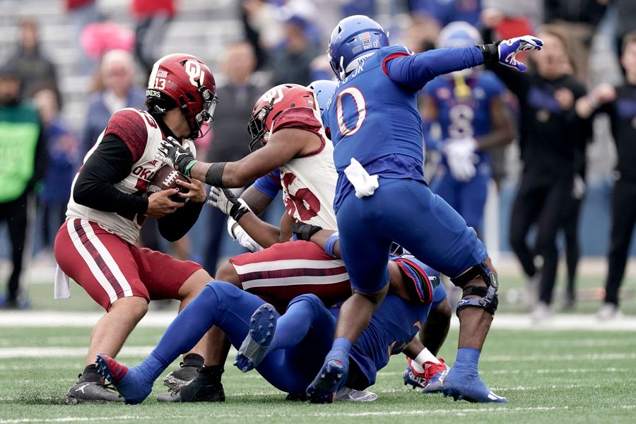 SEE IT: Caleb Williams converts on 4th down on unprecedented 'strip' of own player