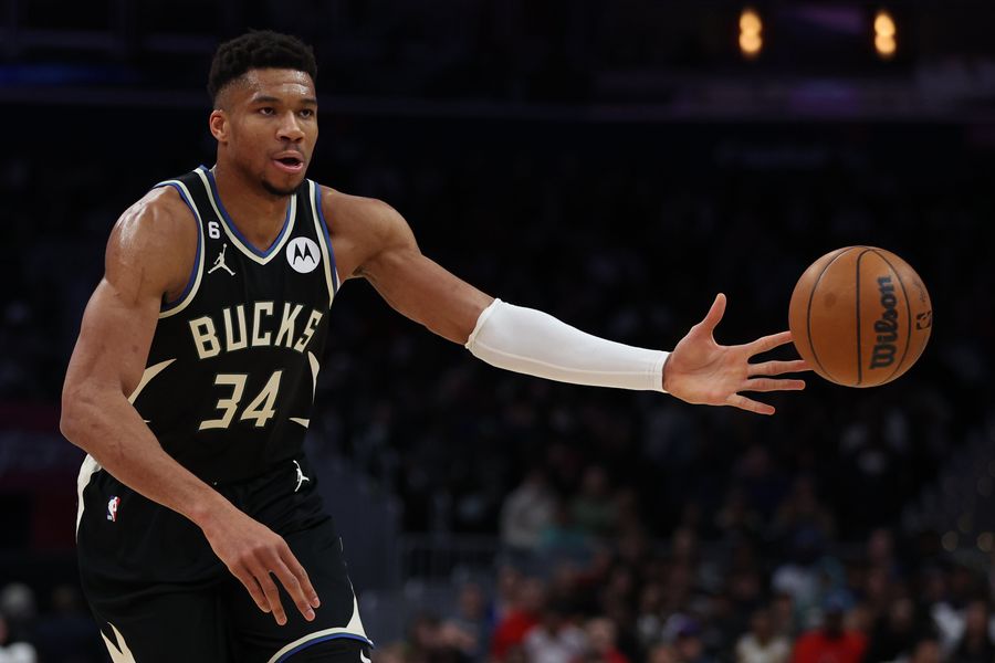 Nobody in the NBA ever told Giannis about Ricky Davis?