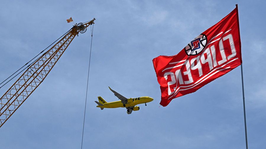 LA Clippers, Matthew McConaughey's plane troubles will keep my ass from flying anytime soon