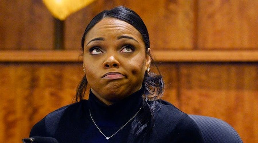 Aaron Hernandez's Fiancée Testifies, Doesn't Flip On Him