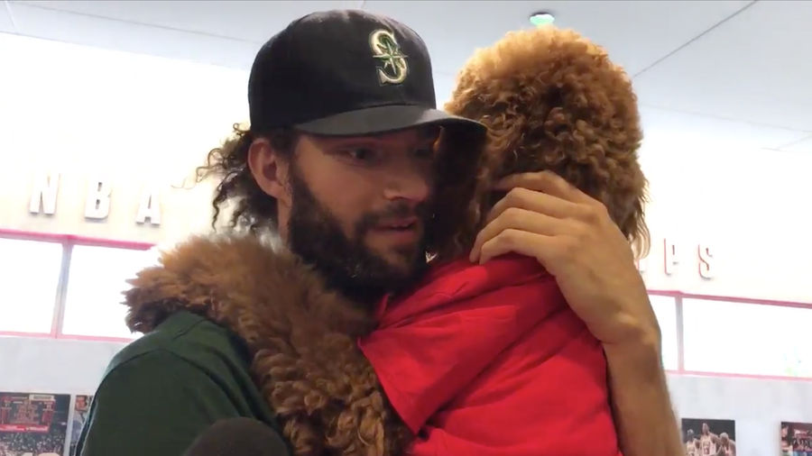 Robin Lopez Brings His Extremely Chill, Fluffy Dog To Interview