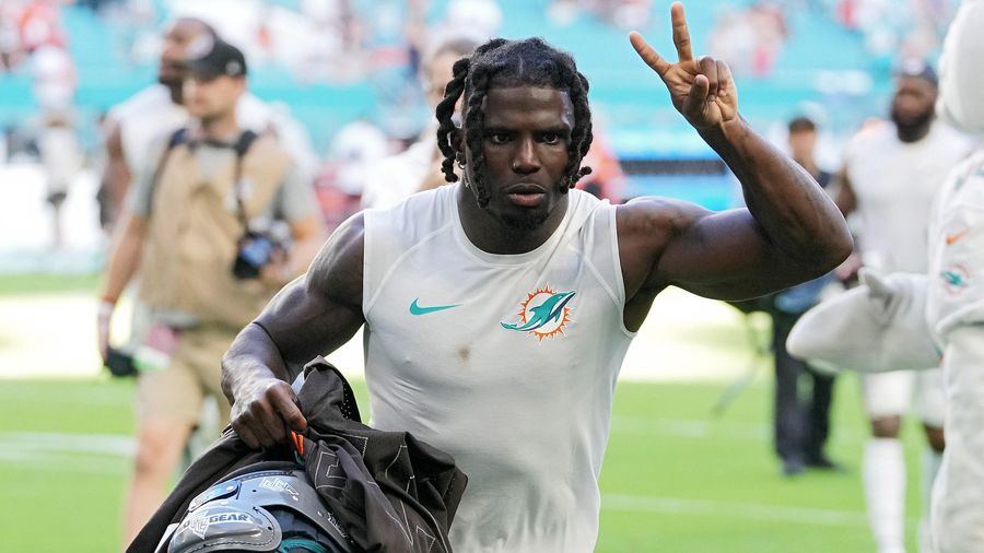 Tyreek Hill is complaining about lack of targets in K.C.? Is there no way to make receivers happy nowadays?