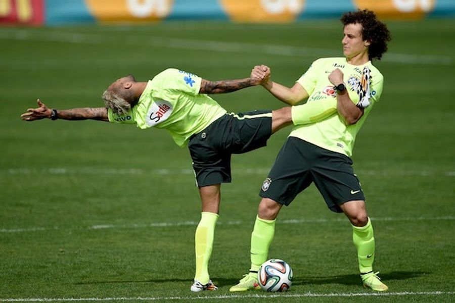 Dani Alves And David Luiz Love Stretching Together Very Awkwardly
