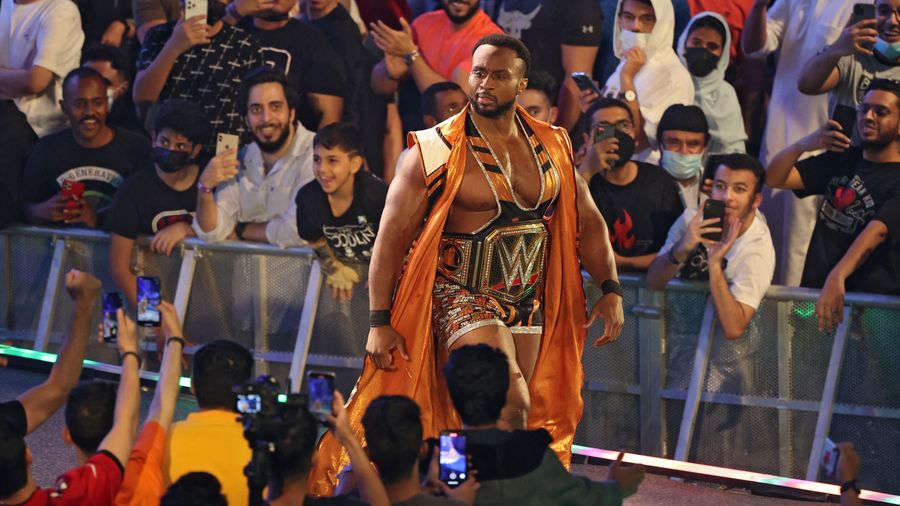 Wrestler breaks neck during Smackdown, avoids serious injury