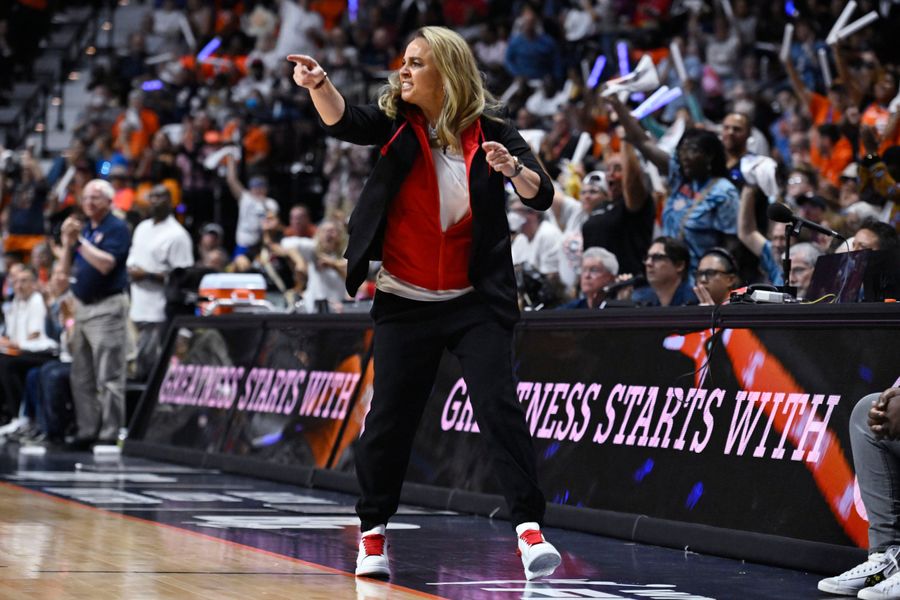 La WNBA envía un mensaje contundente con la suspensión de Becky Hammon [Actualización]