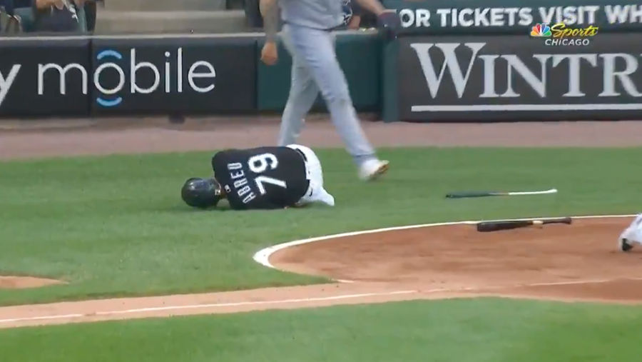 Rookie umpire throws bat, hits José Abreu squarely in knee