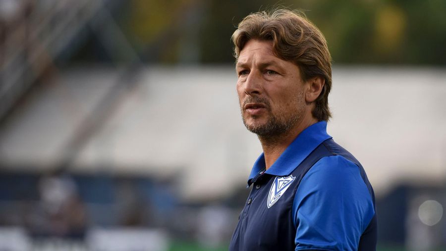 Gabriel Heinze is just as big of a penis as you remember