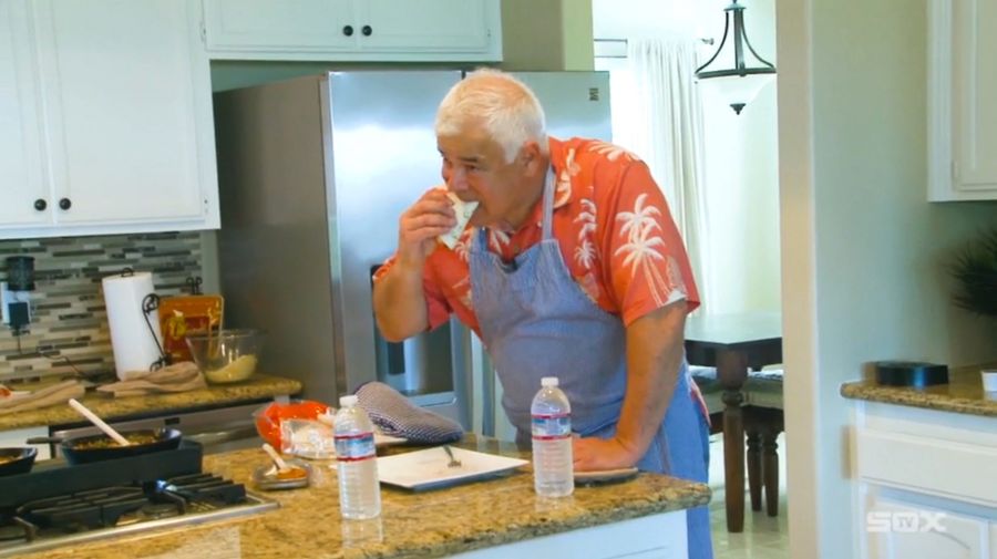 White Sox Manager Rick Renteria Makes Queso Fundido