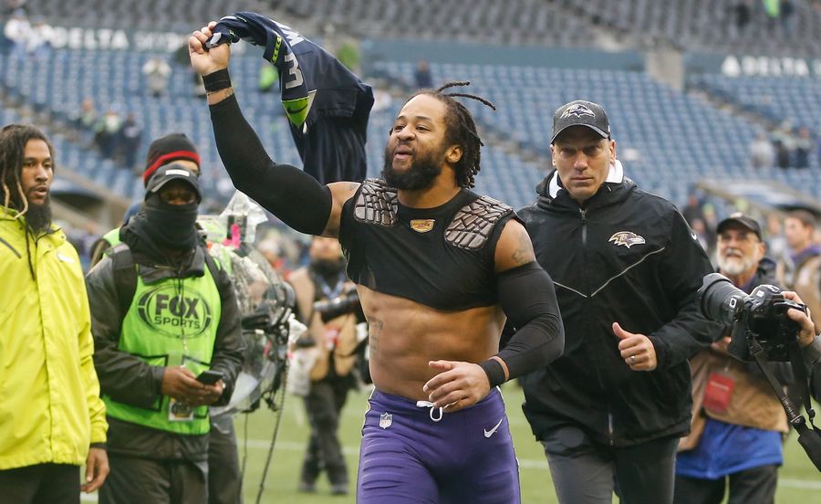 Earl Thomas&#39; wife reportedly files for divorce; no word on how brother, mistress are taking news