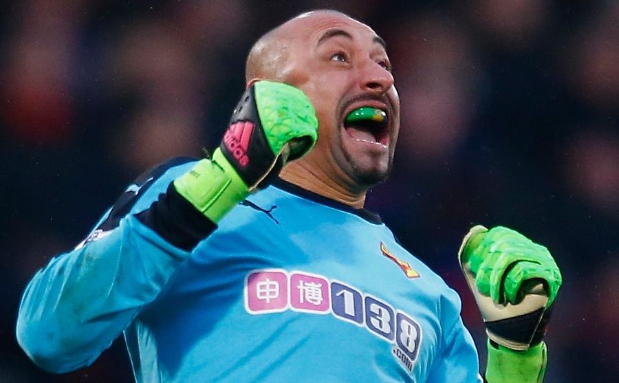 Heurelho Gomes Pours A Big Ol&#39; Bucket Of Burnsauce On Arsenal