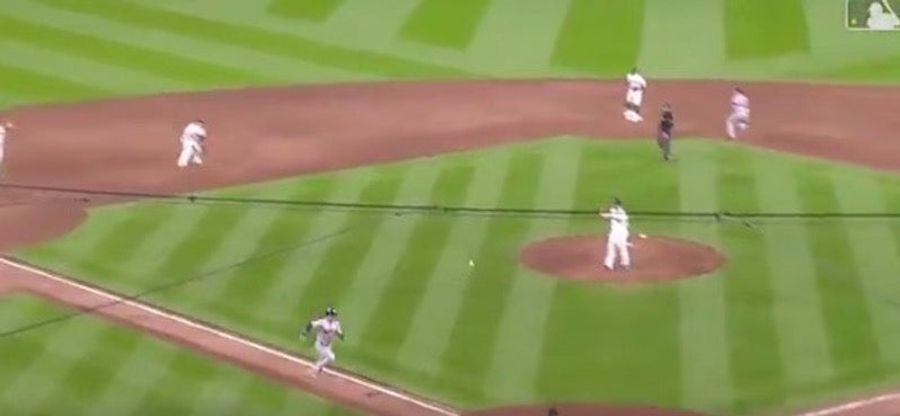 This Mariners Error Is Some Beer-League Softball Shit