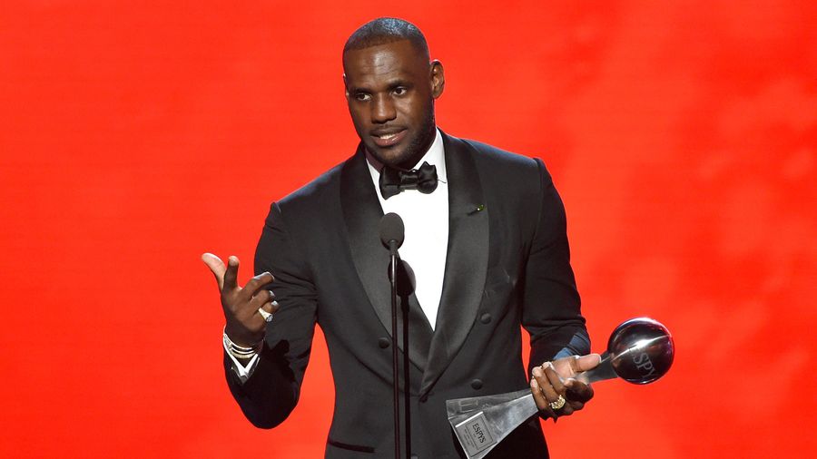 LeBron James Endorses Hillary Clinton In Op-Ed