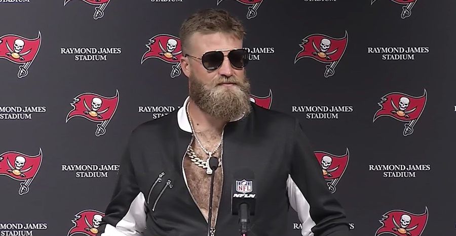 Ryan Fitzpatrick Is Stealing Jameis Winston's Job