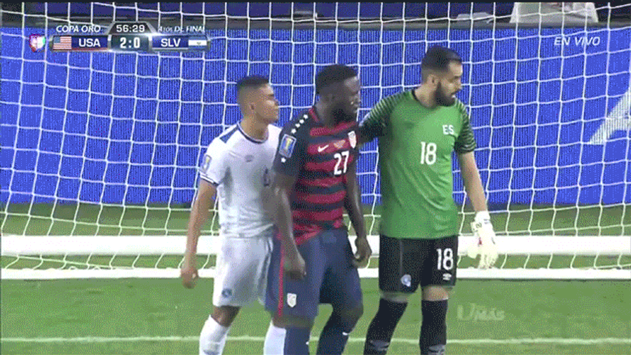 USMNT Win 2-0 Despite El Salvador&#39;s Biting And Nipple-Tweaking