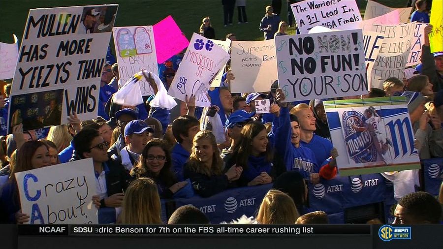 A Tuscaloosa <i>College GameDay</i> Sign Roundup