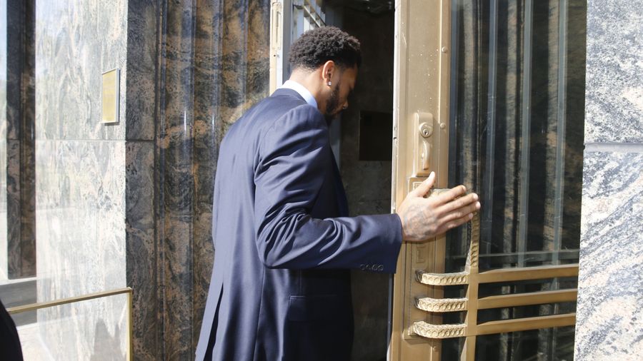 LAPD Detective Investigating Derrick Rose Rape Case Found Fatally Shot