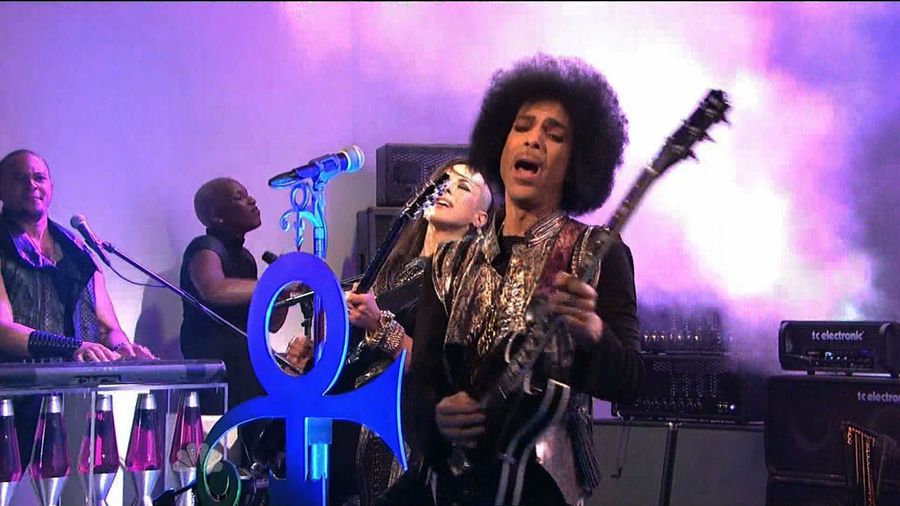 Watch Prince&#39;s Electric Performance From Tonight&#39;s <em>Saturday Night Live</em>