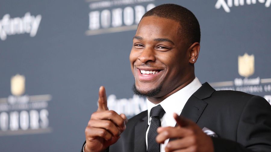 Le’Veon Bell is choosing boxing over football, but is it really his choice?