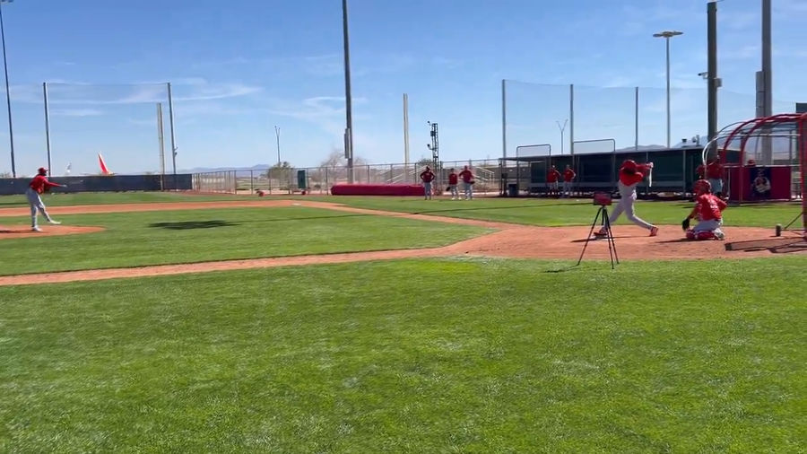 Elly De La Cruz's foul ball accidentally smashes car window of pitcher throwing to him