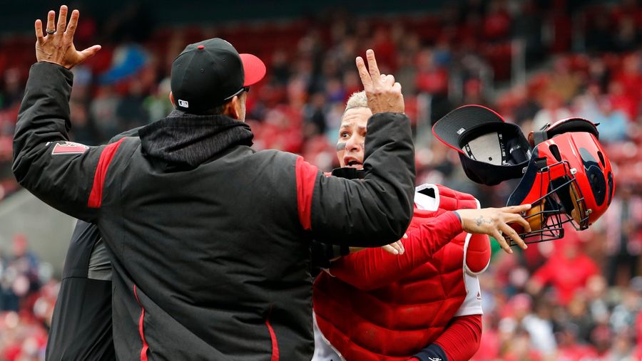 Benches Clear In Diamondbacks-Cardinals When Yadier Molina Goes After Opposing Manager