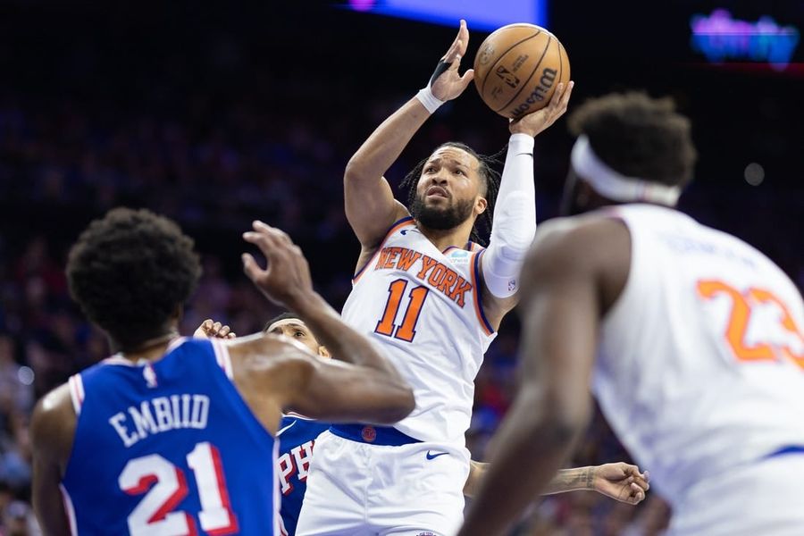 Knicks hold off 76ers for series-clinching win