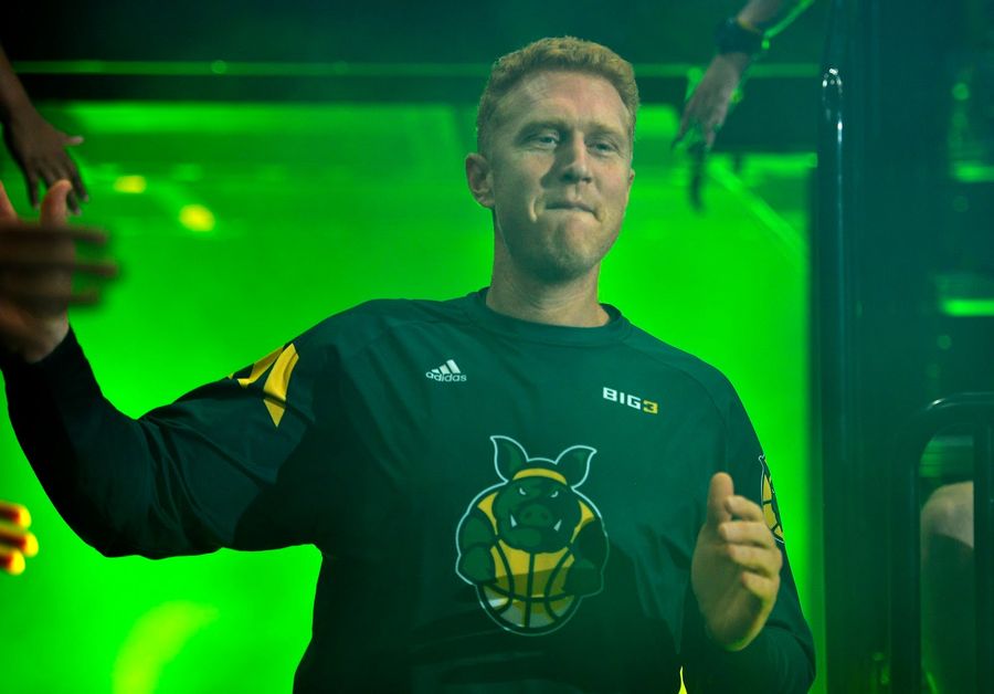 High Schooler goes one-on-one with Brian Scalabrine, does not go well for kid