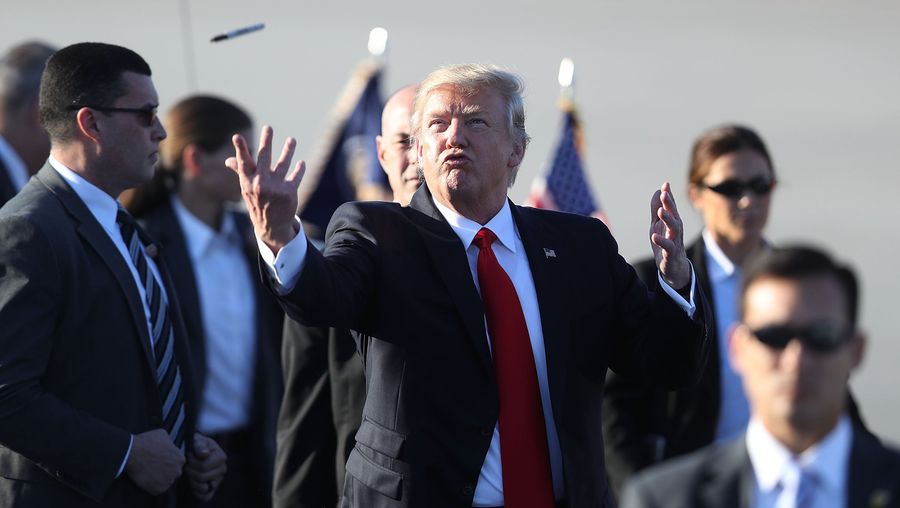 Donald Trump Praises Tom Brady, Vladimir Putin In Batshit Super Bowl Interview<em></em>