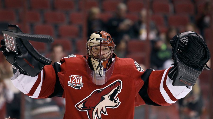 Mike Smith Gives Up Five Goals, Breaks Stick