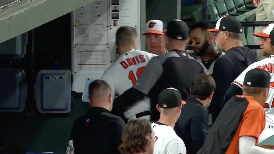 Very Pissed Chris Davis Appears To Go After Orioles Manager Brandon Hyde