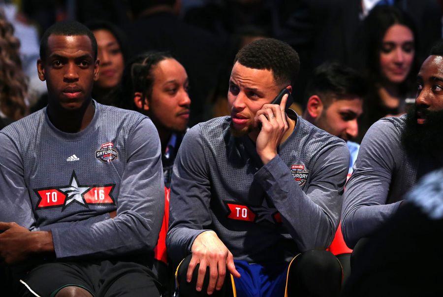NBA Players, Like Us, Can't Stop Touching Their Phones At Halftime